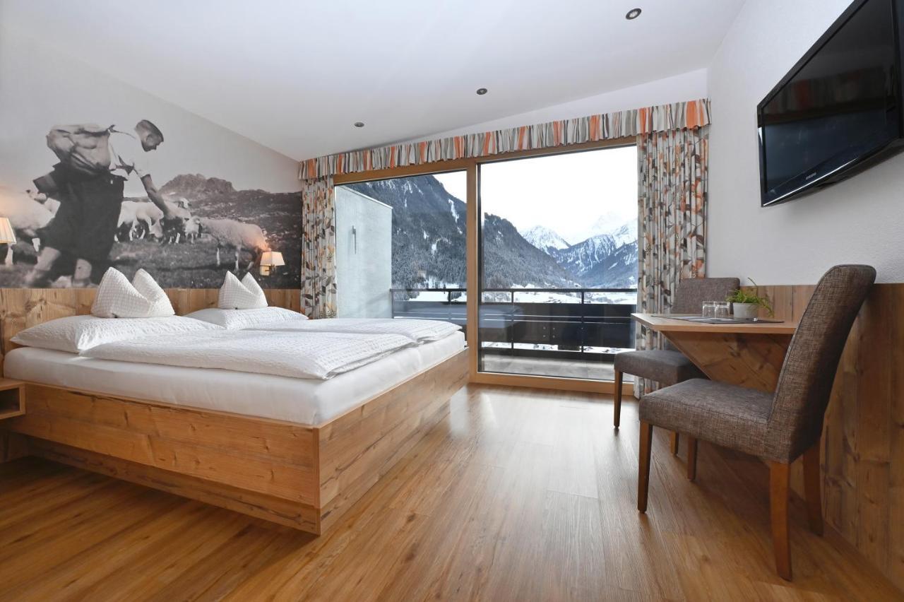 Alpenpension Maderer Gaschurn Exterior photo